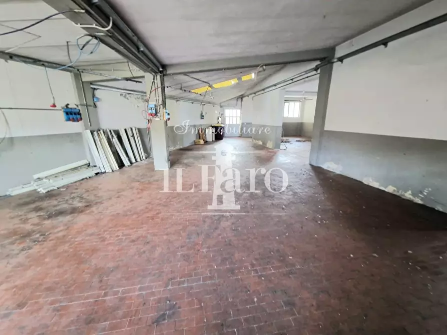 Immagine 6 di Laboratorio in vendita  a Campi Bisenzio