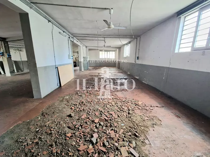 Immagine 5 di Laboratorio in vendita  a Campi Bisenzio