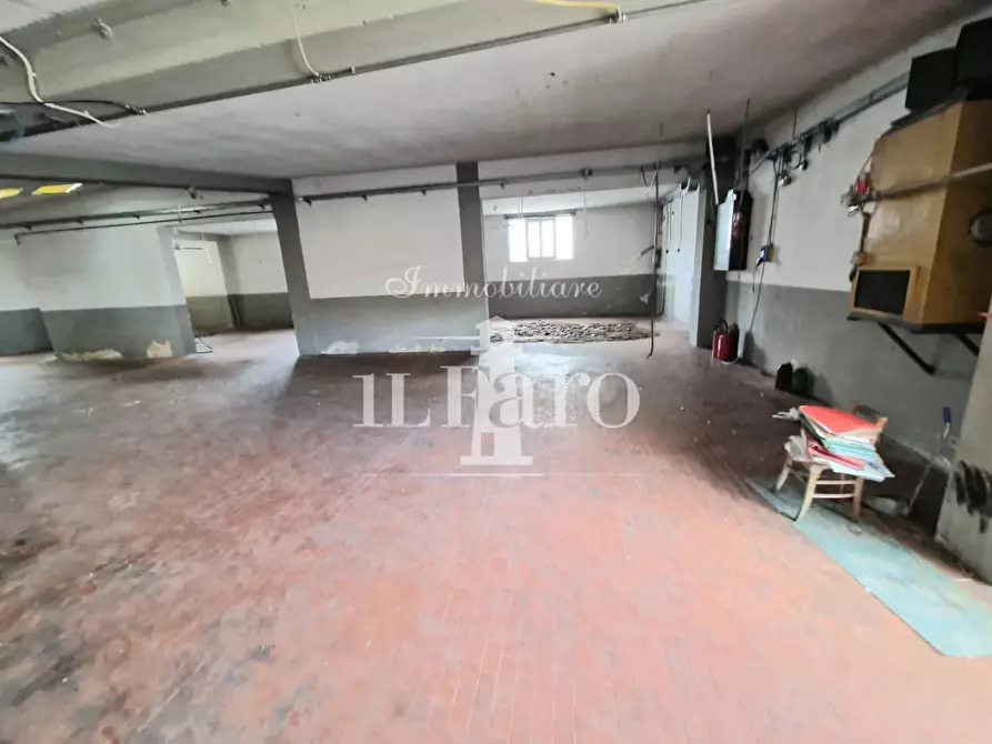 Immagine 4 di Laboratorio in vendita  a Campi Bisenzio