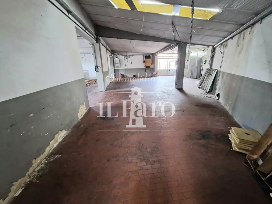 Immagine 2 di Laboratorio in vendita  a Campi Bisenzio