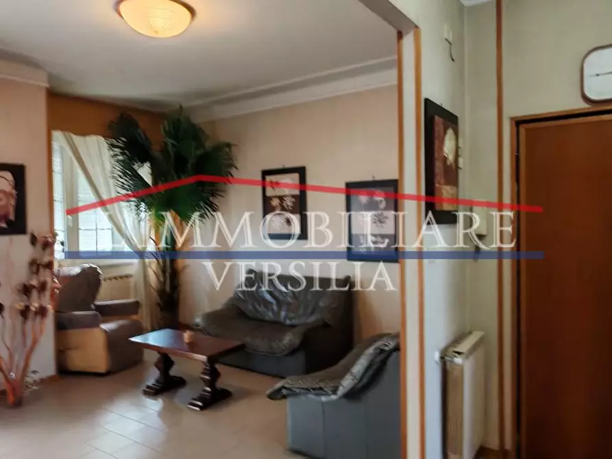 Immagine 2 di Appartamento in vendita  a Carrara