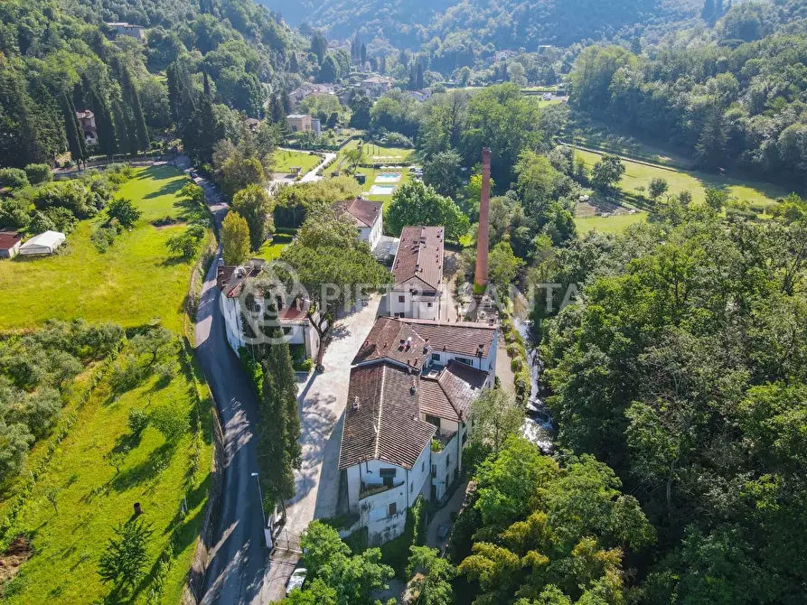 Immagine 5 di Villa in vendita  a Camaiore