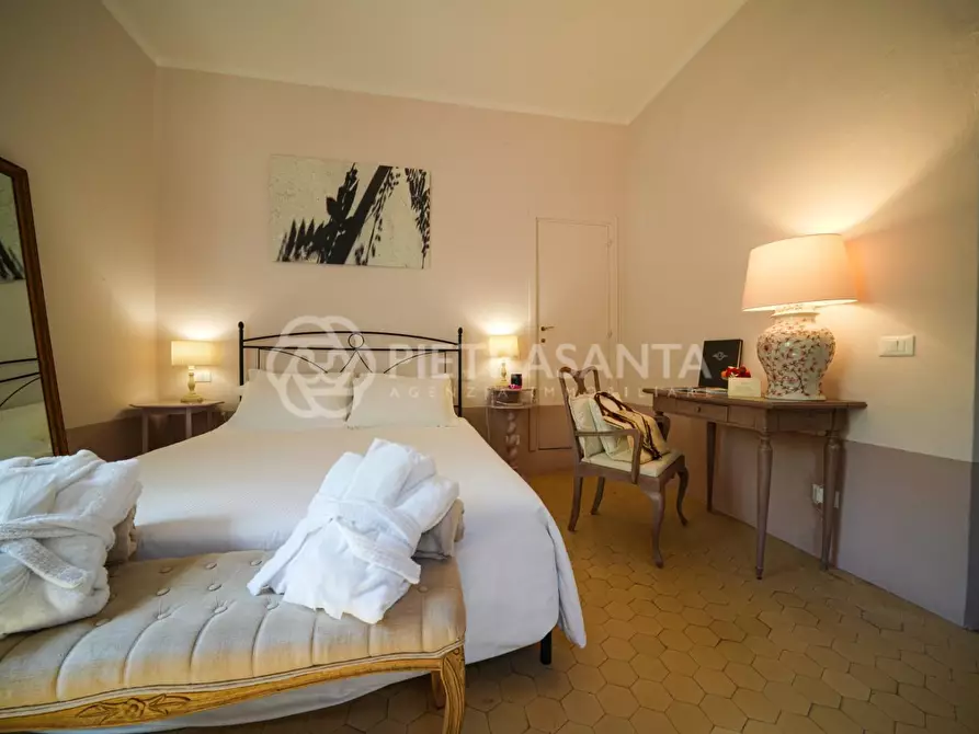 Immagine 36 di Villa in vendita  a Camaiore
