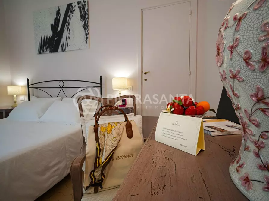 Immagine 40 di Villa in vendita  a Camaiore