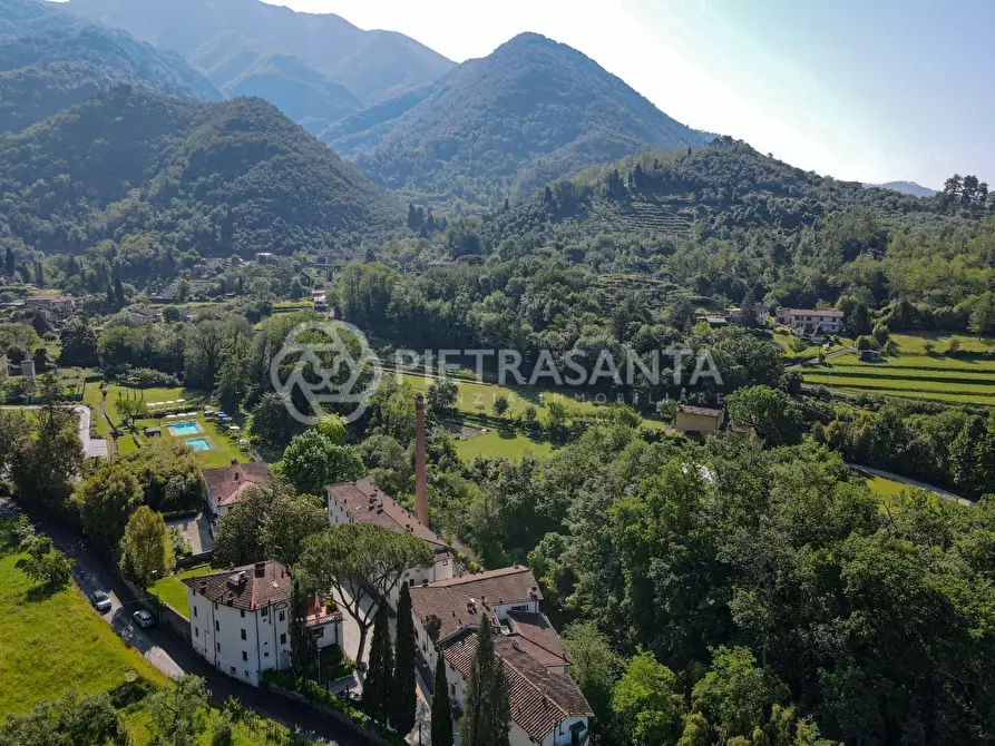 Immagine 16 di Villa in vendita  a Camaiore