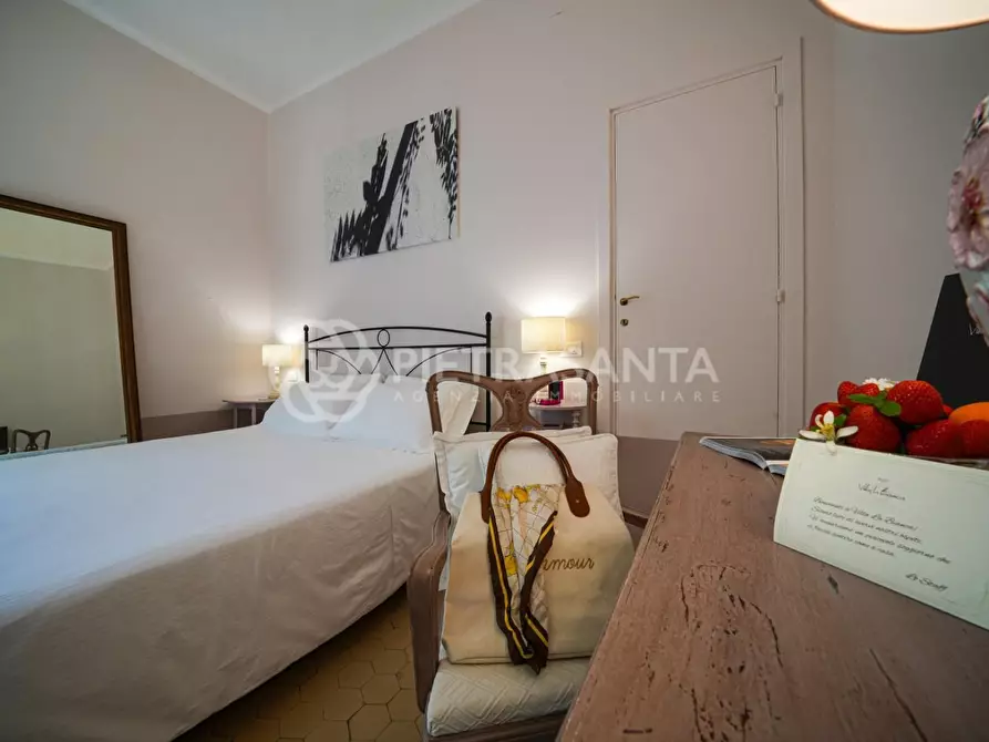 Immagine 37 di Villa in vendita  a Camaiore