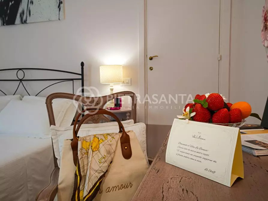 Immagine 39 di Villa in vendita  a Camaiore