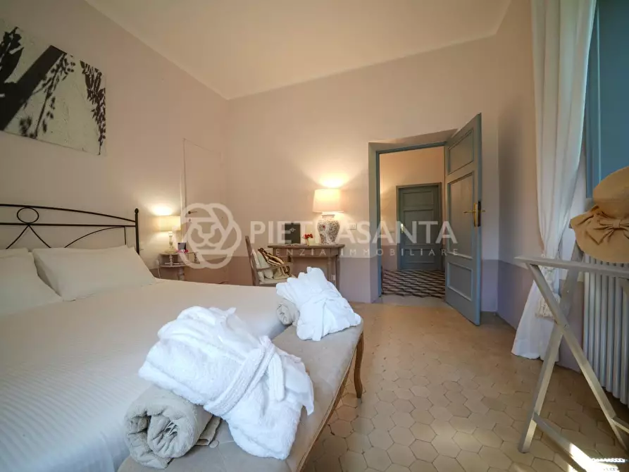 Immagine 47 di Villa in vendita  a Camaiore