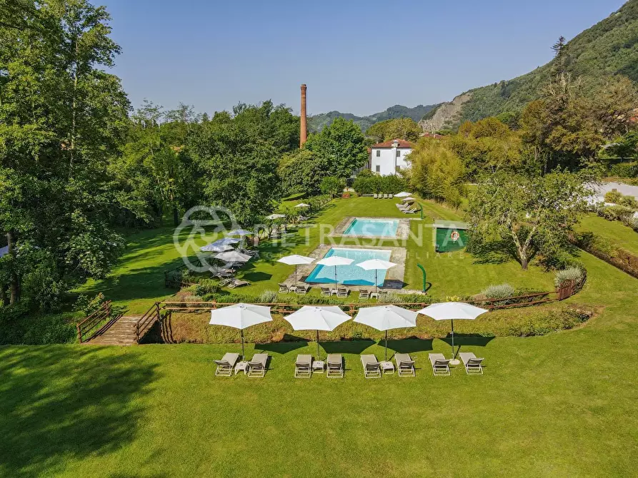 Immagine 18 di Villa in vendita  a Camaiore