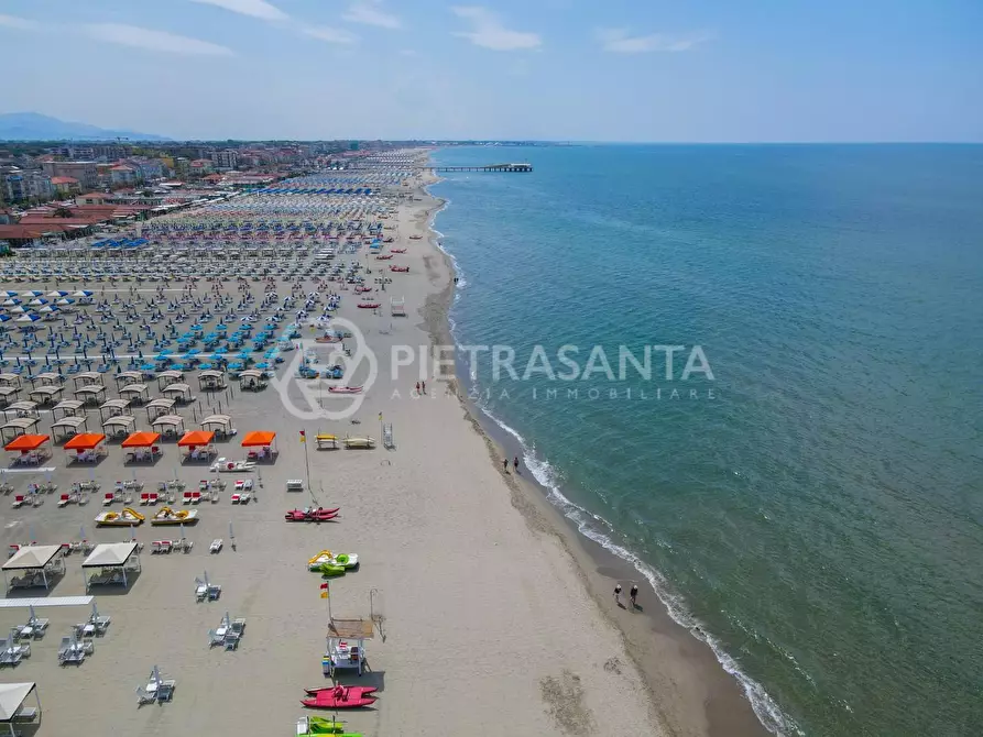 Immagine 29 di Villa in vendita  a Camaiore