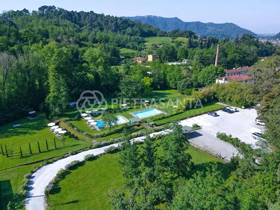 Immagine 13 di Villa in vendita  a Camaiore