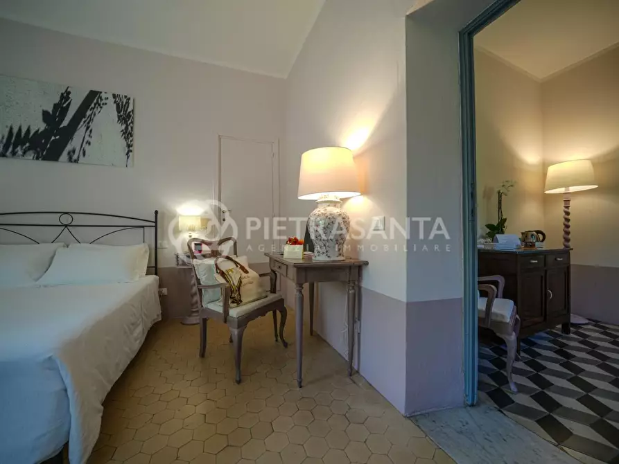 Immagine 48 di Villa in vendita  a Camaiore