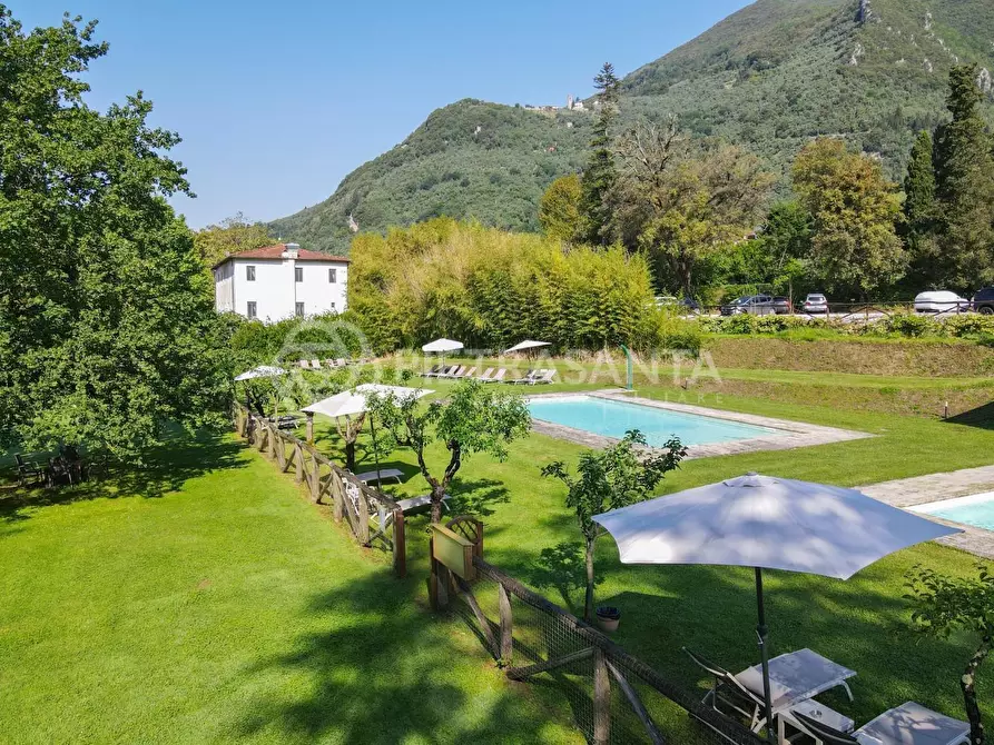 Immagine 24 di Villa in vendita  a Camaiore