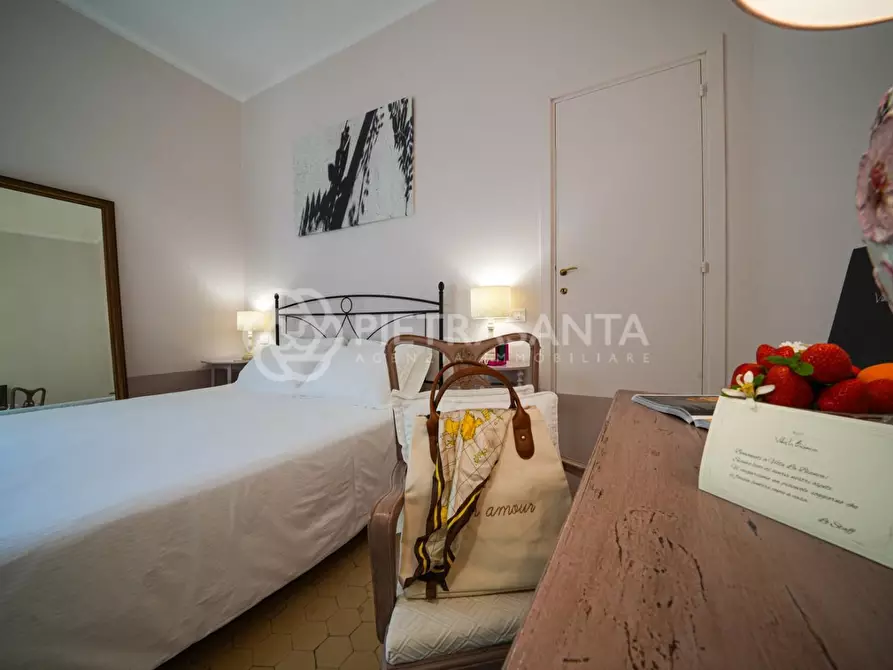 Immagine 38 di Villa in vendita  a Camaiore