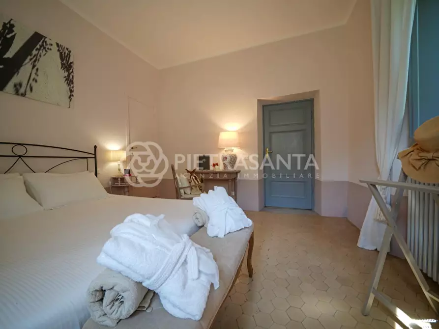 Immagine 46 di Villa in vendita  a Camaiore
