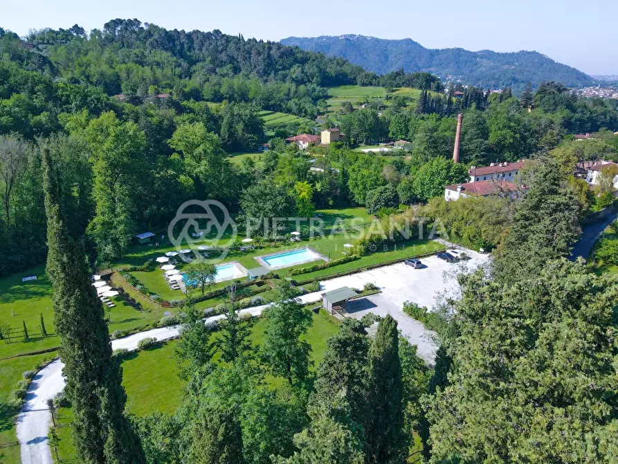 Immagine 14 di Villa in vendita  a Camaiore