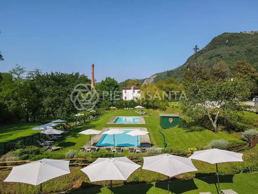Immagine 19 di Villa in vendita  a Camaiore