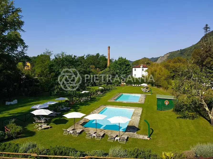 Immagine 11 di Villa in vendita  a Camaiore