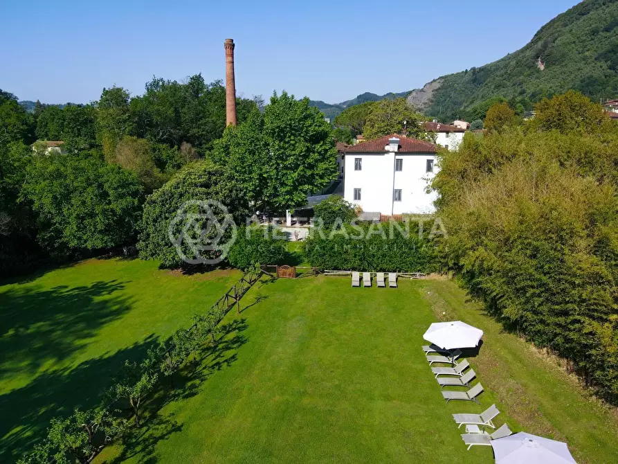 Immagine 10 di Villa in vendita  a Camaiore
