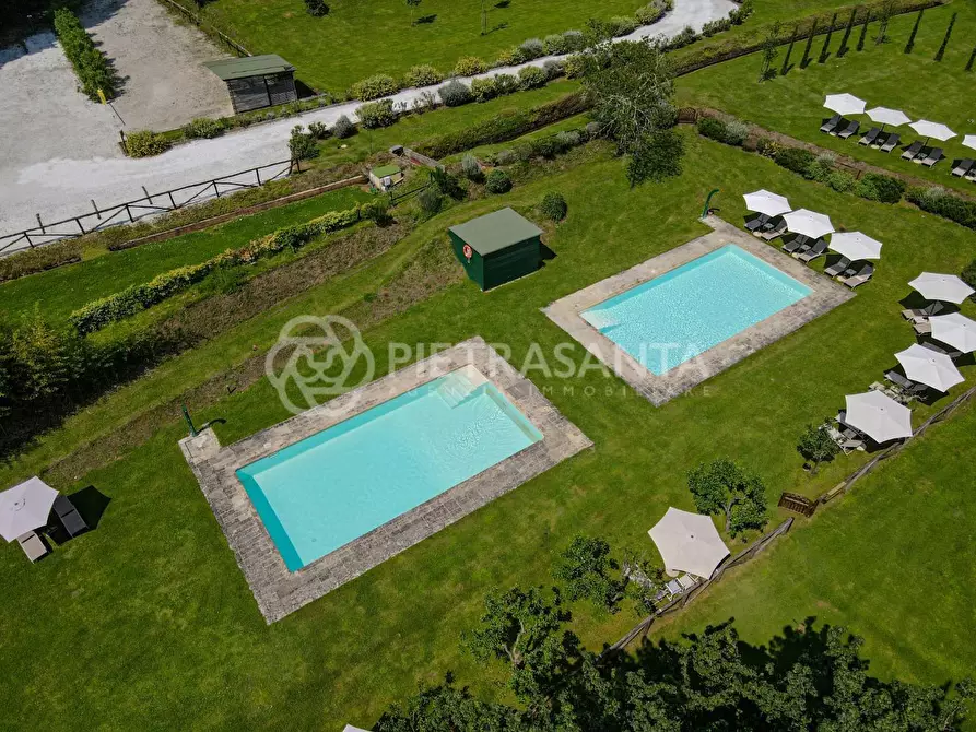 Immagine 28 di Villa in vendita  a Camaiore