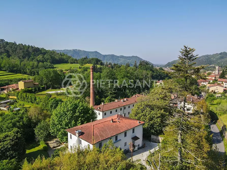 Immagine 21 di Villa in vendita  a Camaiore