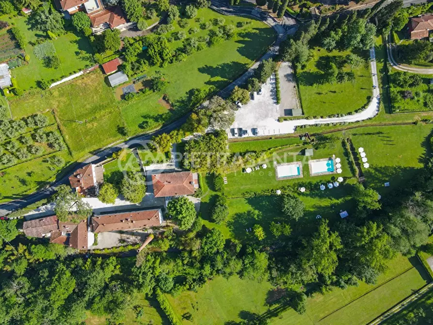 Immagine 7 di Villa in vendita  a Camaiore