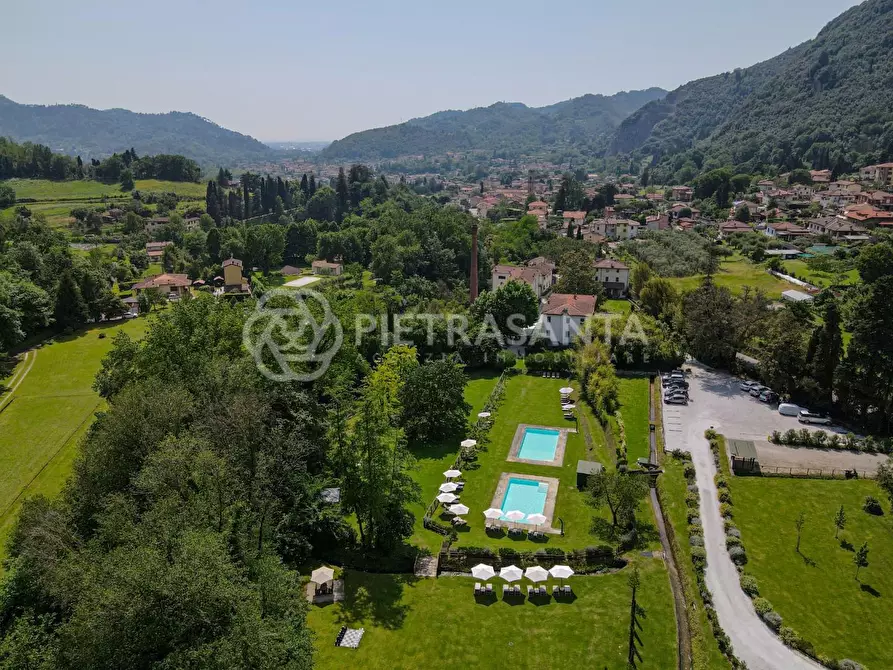 Immagine 26 di Villa in vendita  a Camaiore
