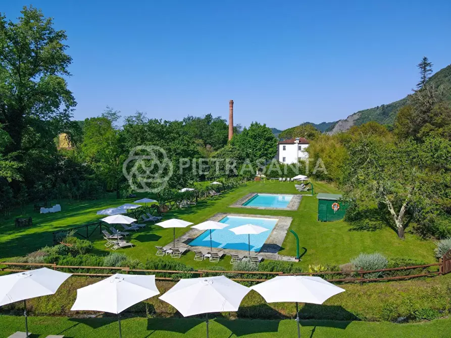 Immagine 1 di Villa in vendita  a Camaiore