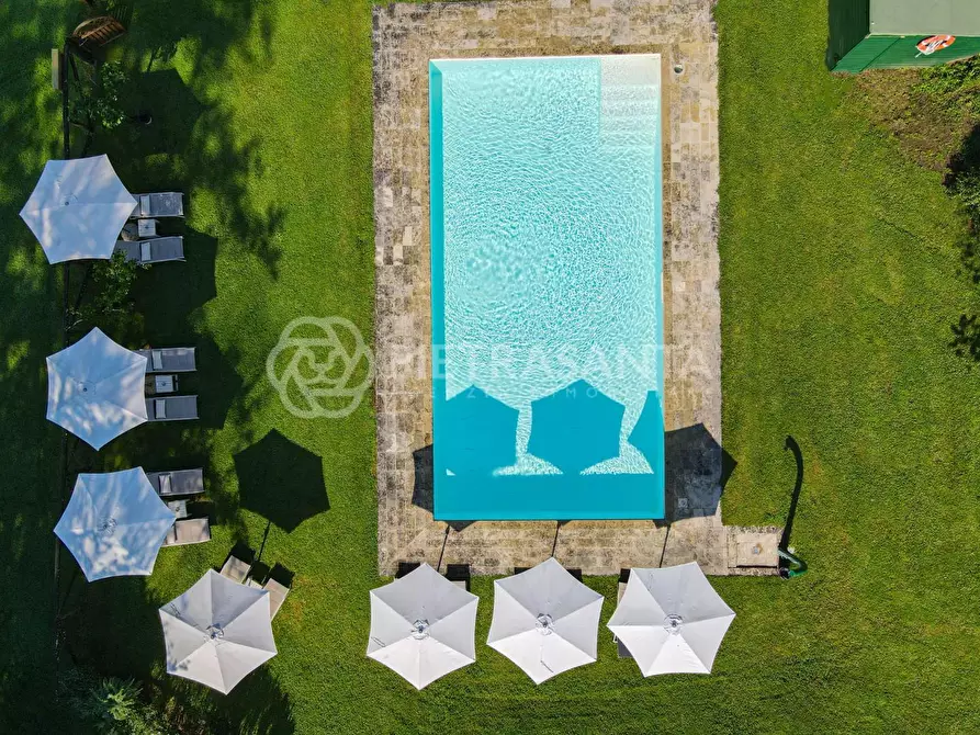 Immagine 9 di Villa in vendita  a Camaiore