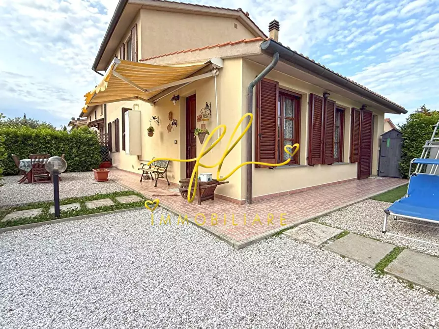 Immagine 1 di Appartamento in vendita  a Cecina
