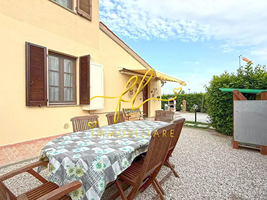 Immagine 4 di Appartamento in vendita  a Cecina