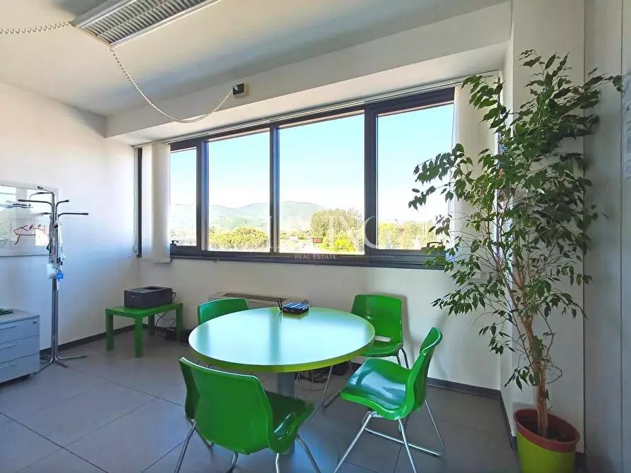 Immagine 1 di Ufficio in vendita  a Lucca