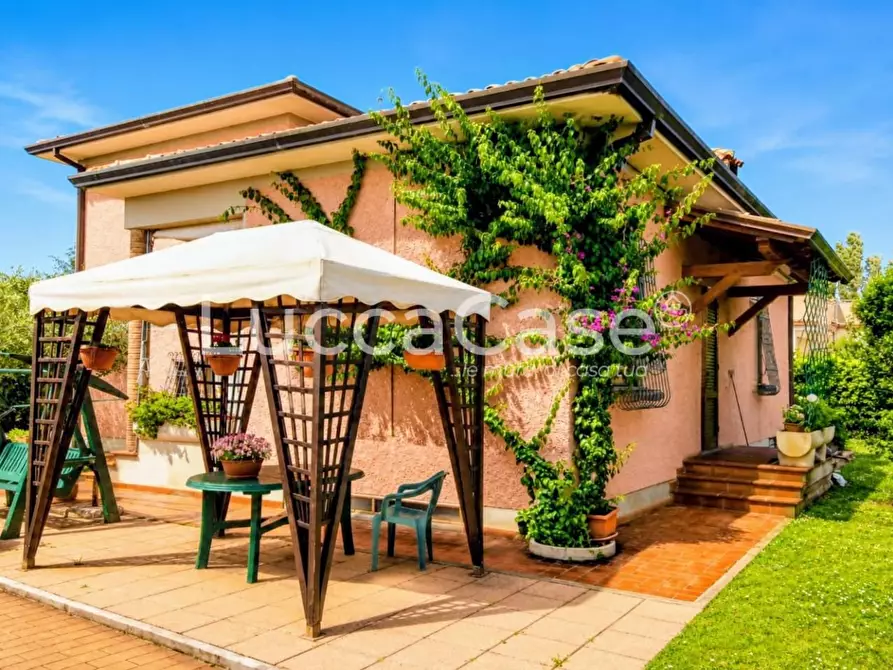 Immagine 4 di Casa indipendente in vendita  a Camaiore