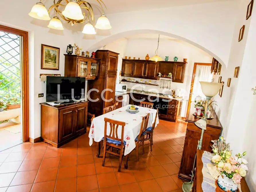 Immagine 9 di Casa indipendente in vendita  a Camaiore