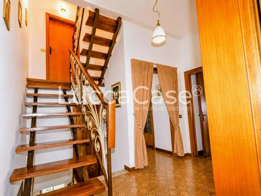 Immagine 8 di Casa indipendente in vendita  a Camaiore