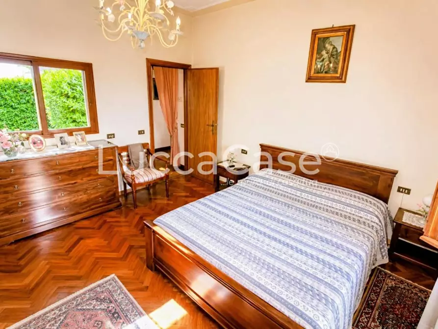 Immagine 11 di Casa indipendente in vendita  a Camaiore