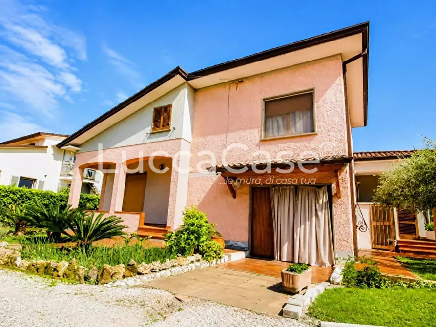Immagine 5 di Casa indipendente in vendita  a Camaiore