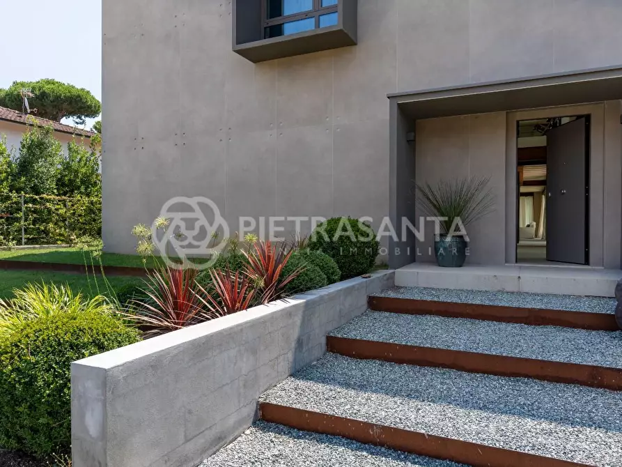 Immagine 4 di Villa in vendita  a Pietrasanta