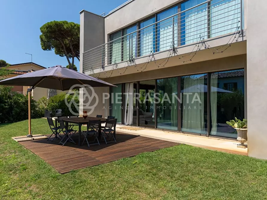 Immagine 8 di Villa in vendita  a Pietrasanta