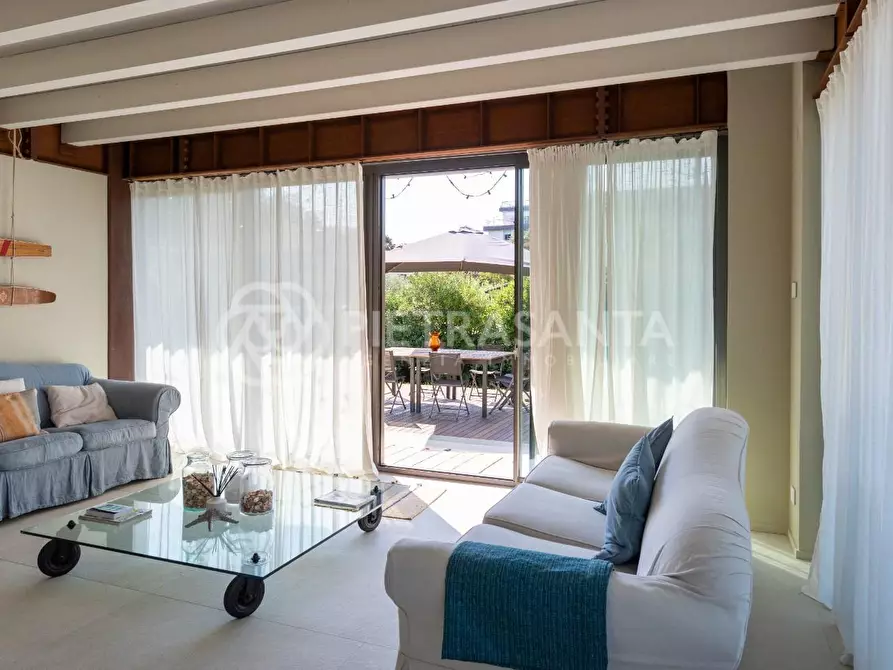Immagine 10 di Villa in vendita  a Pietrasanta