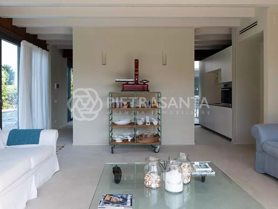 Immagine 11 di Villa in vendita  a Pietrasanta