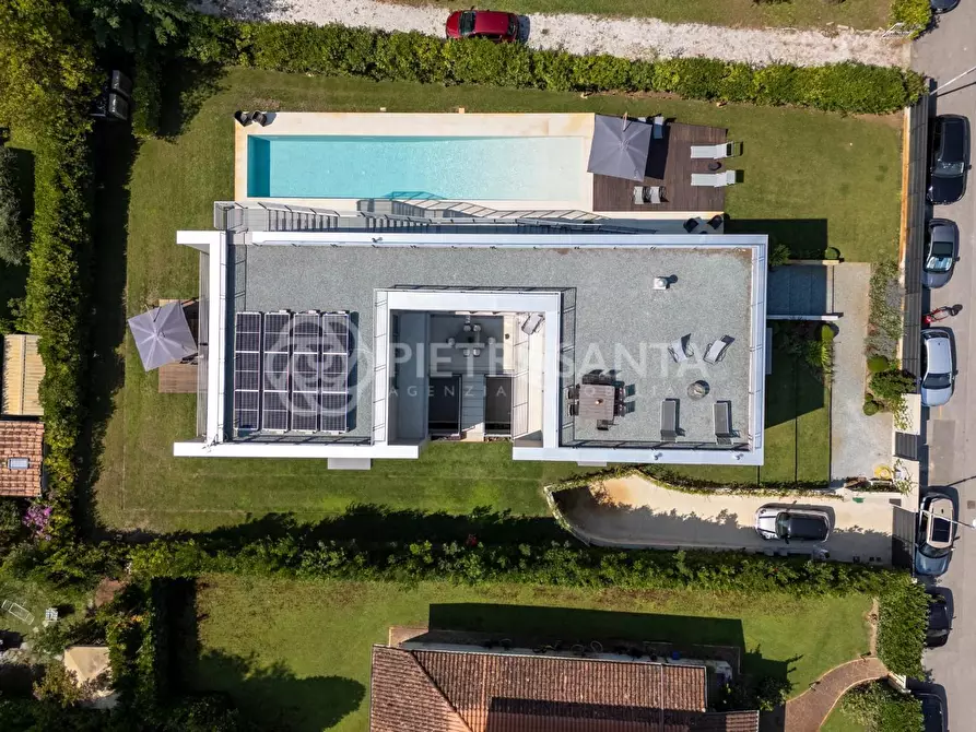 Immagine 3 di Villa in vendita  a Pietrasanta