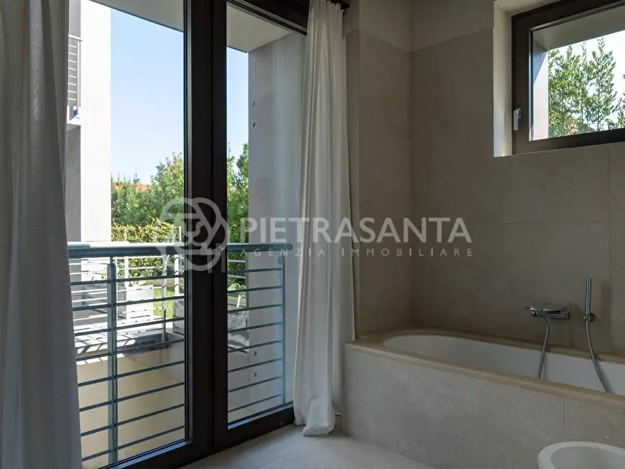 Immagine 13 di Villa in vendita  a Pietrasanta
