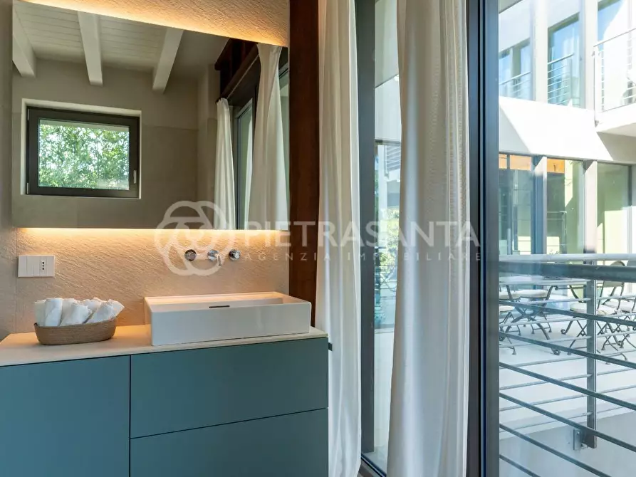 Immagine 14 di Villa in vendita  a Pietrasanta