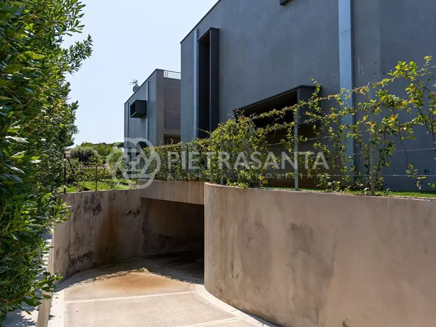 Immagine 7 di Villa in vendita  a Pietrasanta