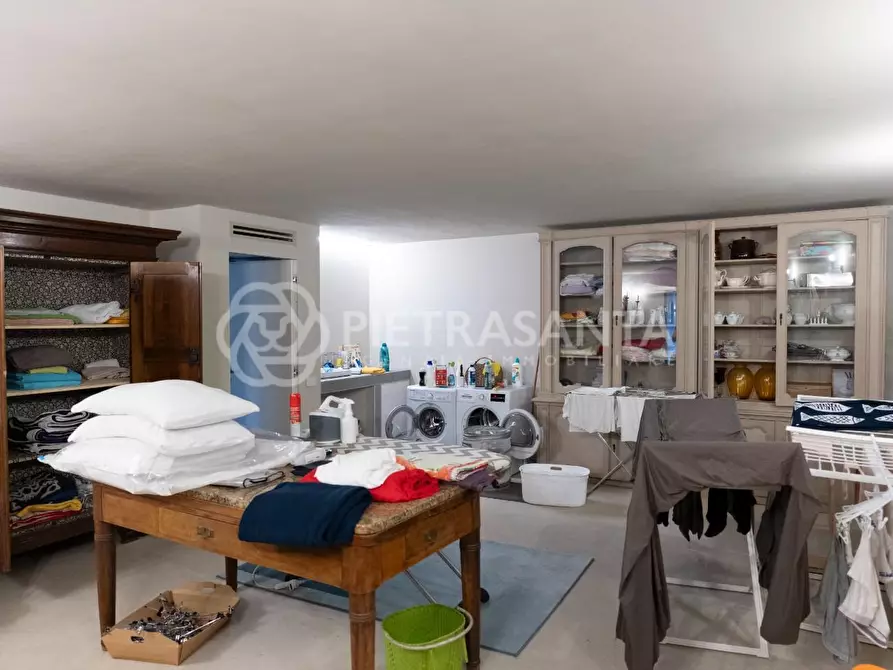 Immagine 21 di Villa in vendita  a Pietrasanta