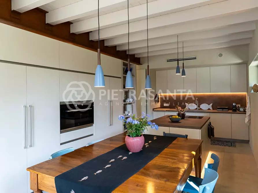 Immagine 17 di Villa in vendita  a Pietrasanta