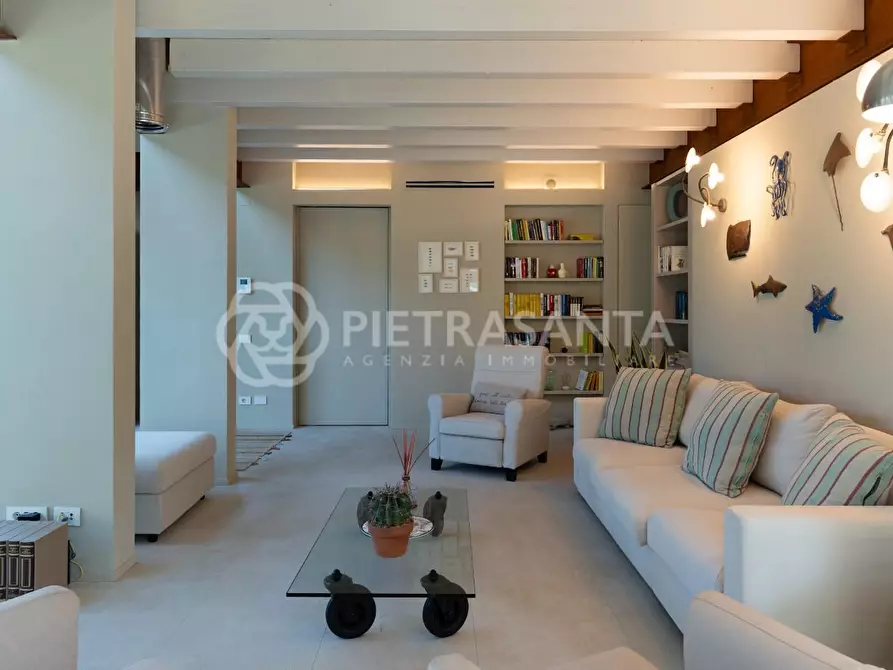 Immagine 15 di Villa in vendita  a Pietrasanta