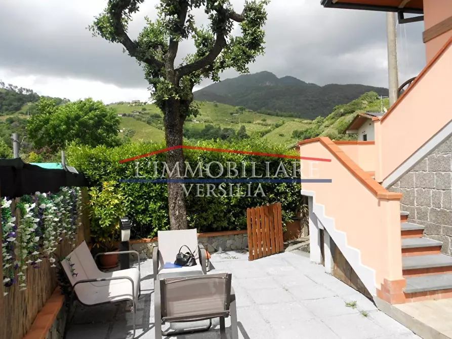 Immagine 1 di Casa bifamiliare in vendita  a Massa