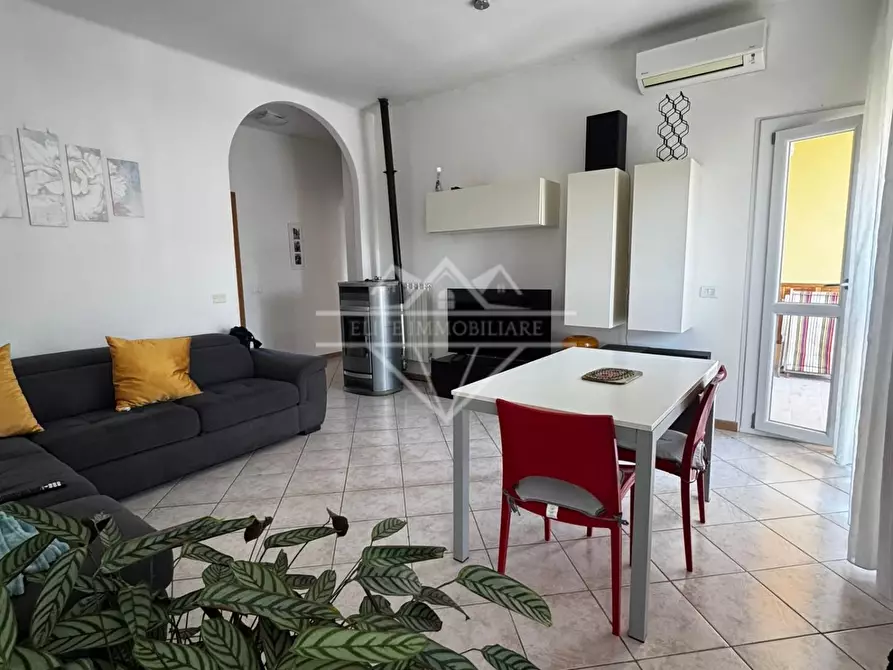 Immagine 1 di Appartamento in vendita  a Carrara